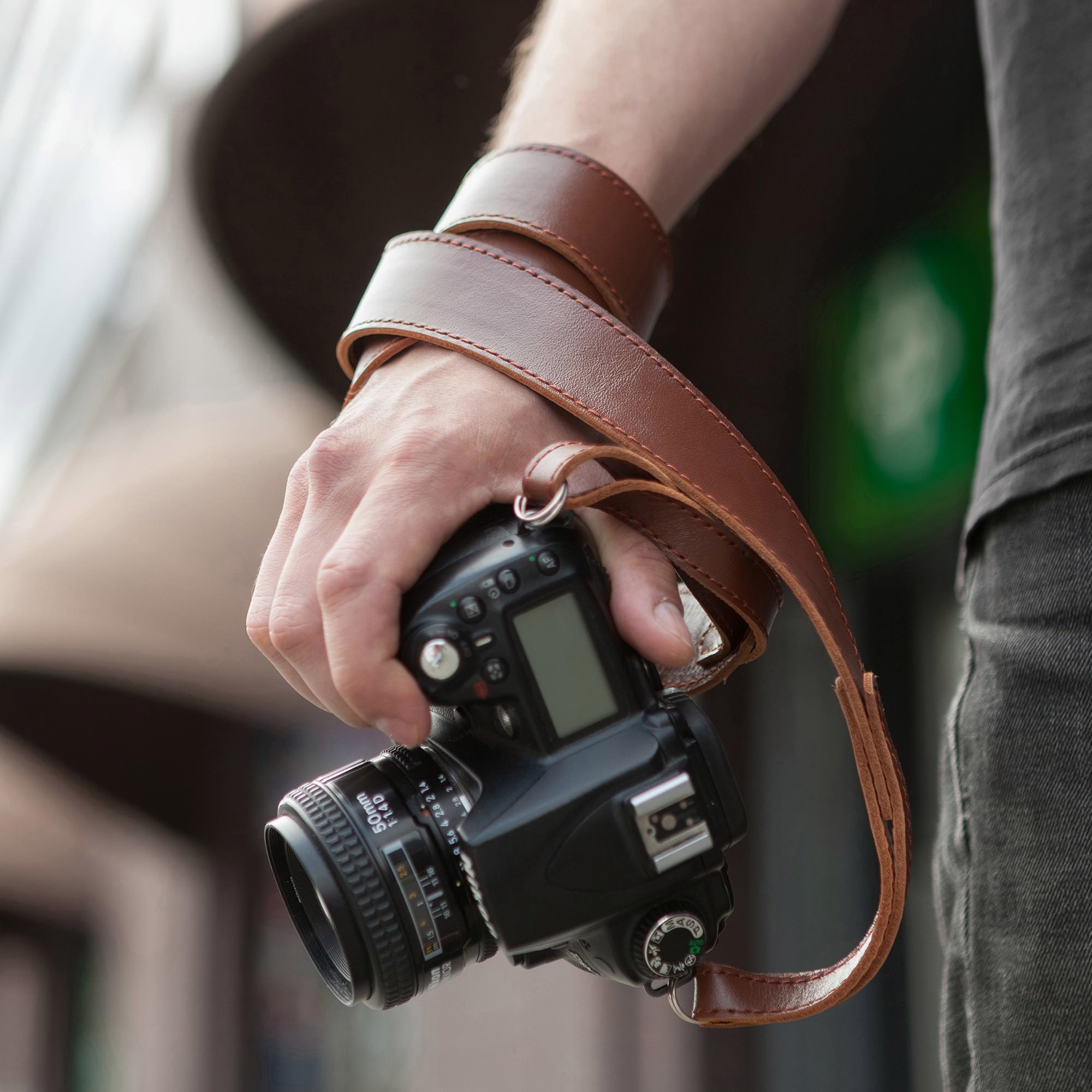 Іменний ремінь для фотоапарата зі шкіри FIX – Віскі